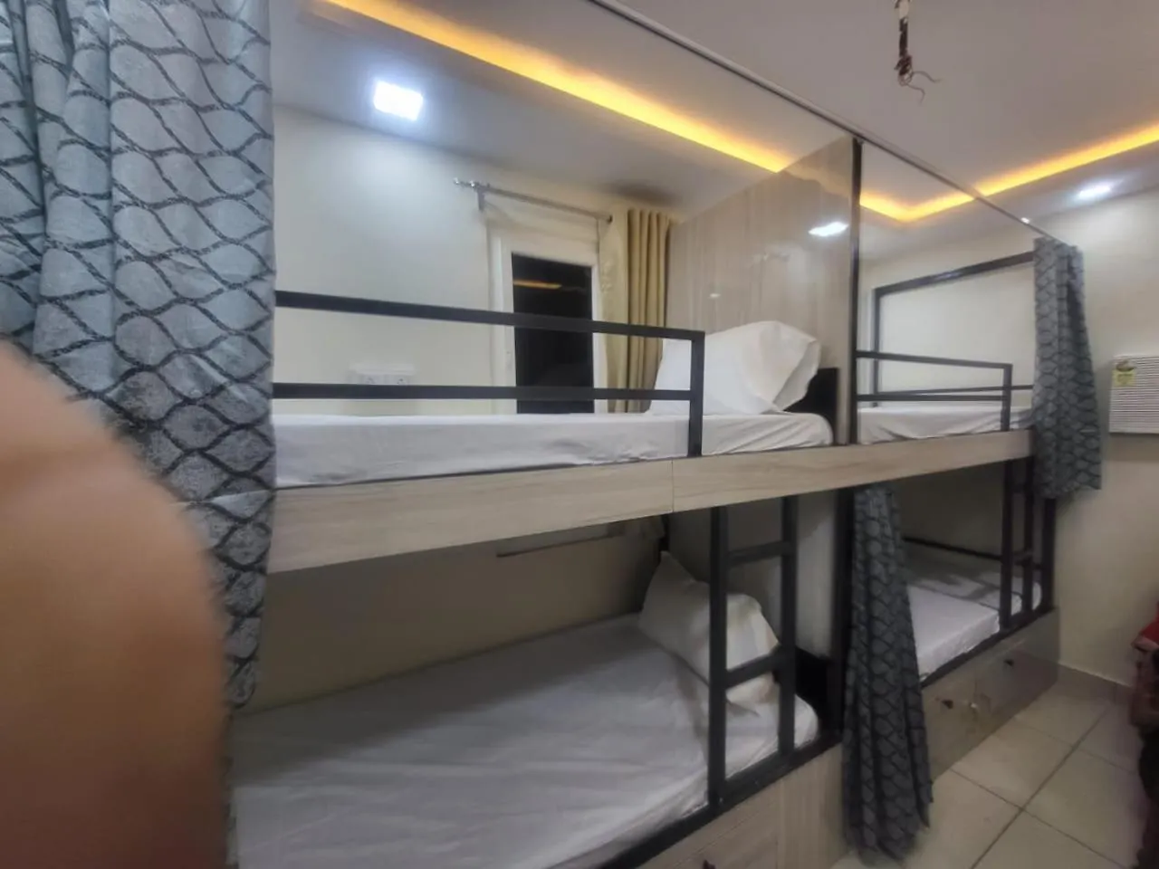 ורנאסי Western Stay בית אירוח